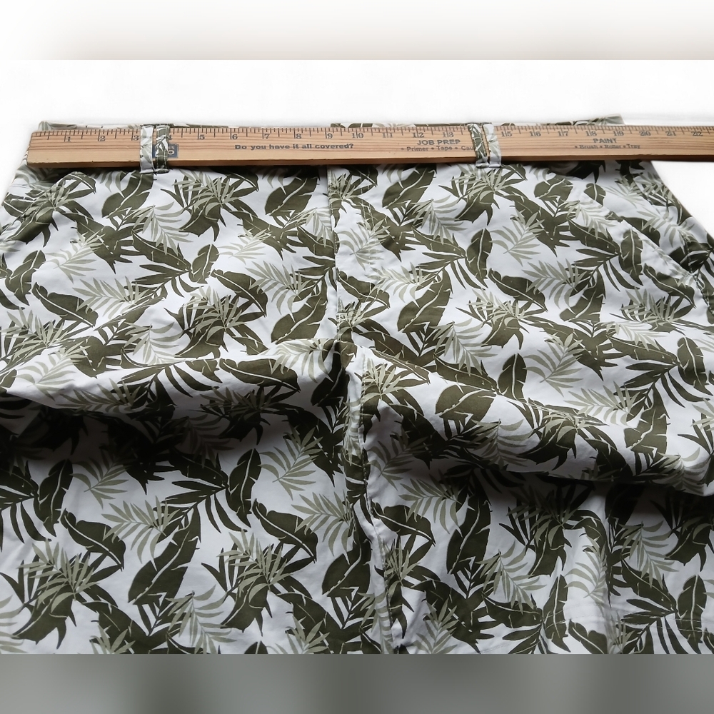 C.J. Banks Women's Size 16W Green Leaf Print Swim Skirt - Picture 5 of 7